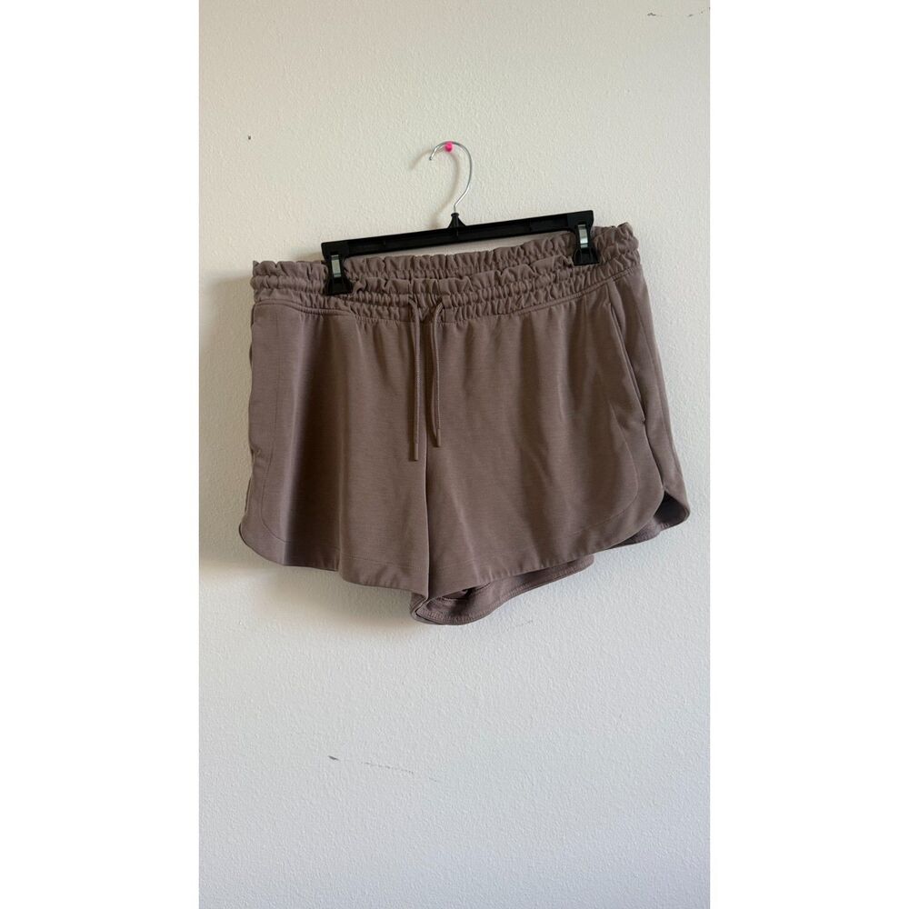 Athleta Womens Large Pull On Shorts Taupe Brown Elastic Waist Dolphin Hem
